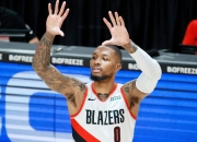 爱游戏活动-开拓者前锋利拉德在比赛中打出高效数据