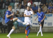 爱游戏培训-足球员在比赛之际表现超群，获得赞誉