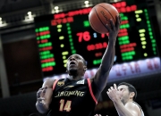 76人再胜活塞，豪取八连胜