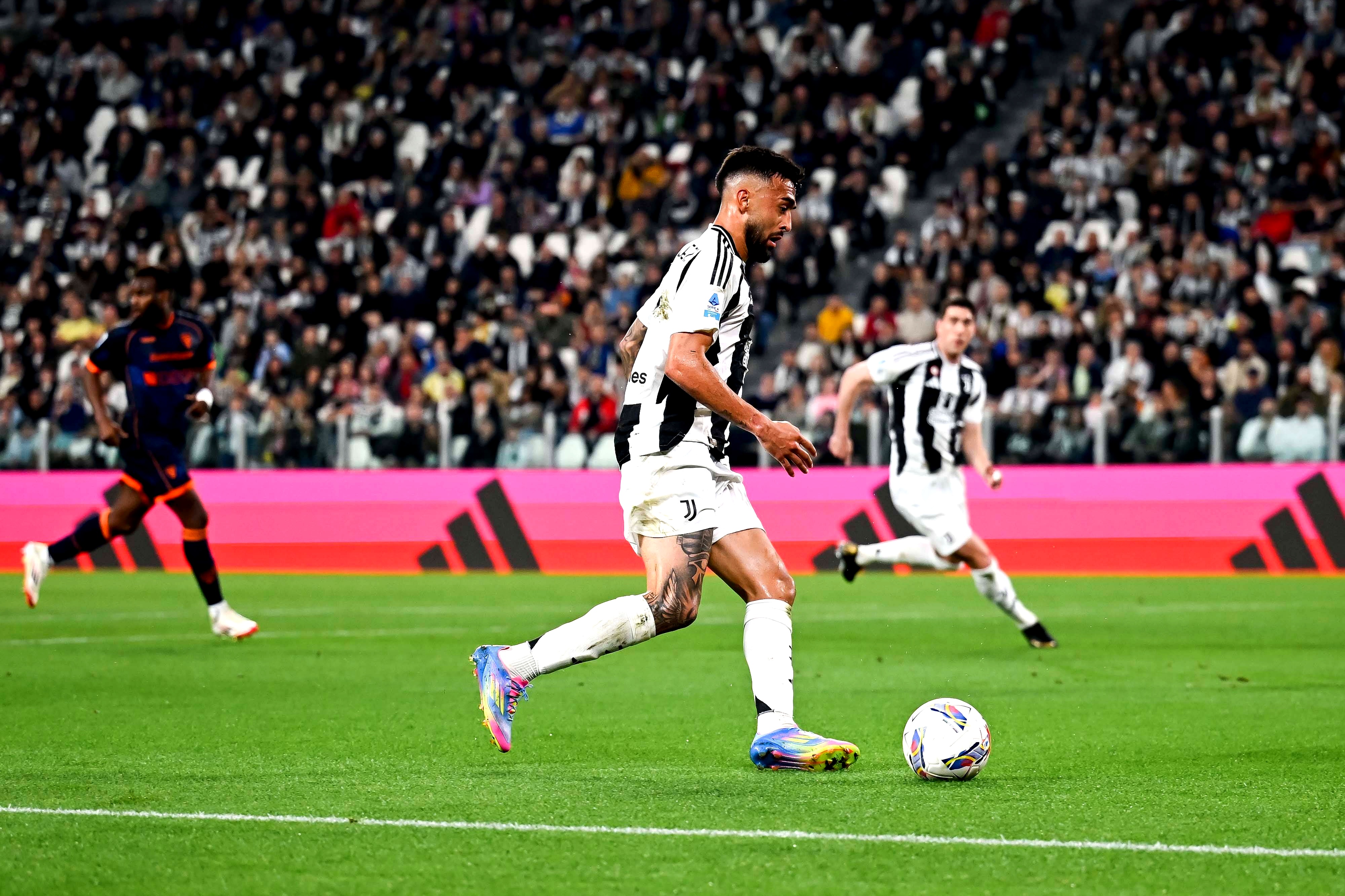 关于尤文图斯主教练战术调整见效，连胜大旗的信息