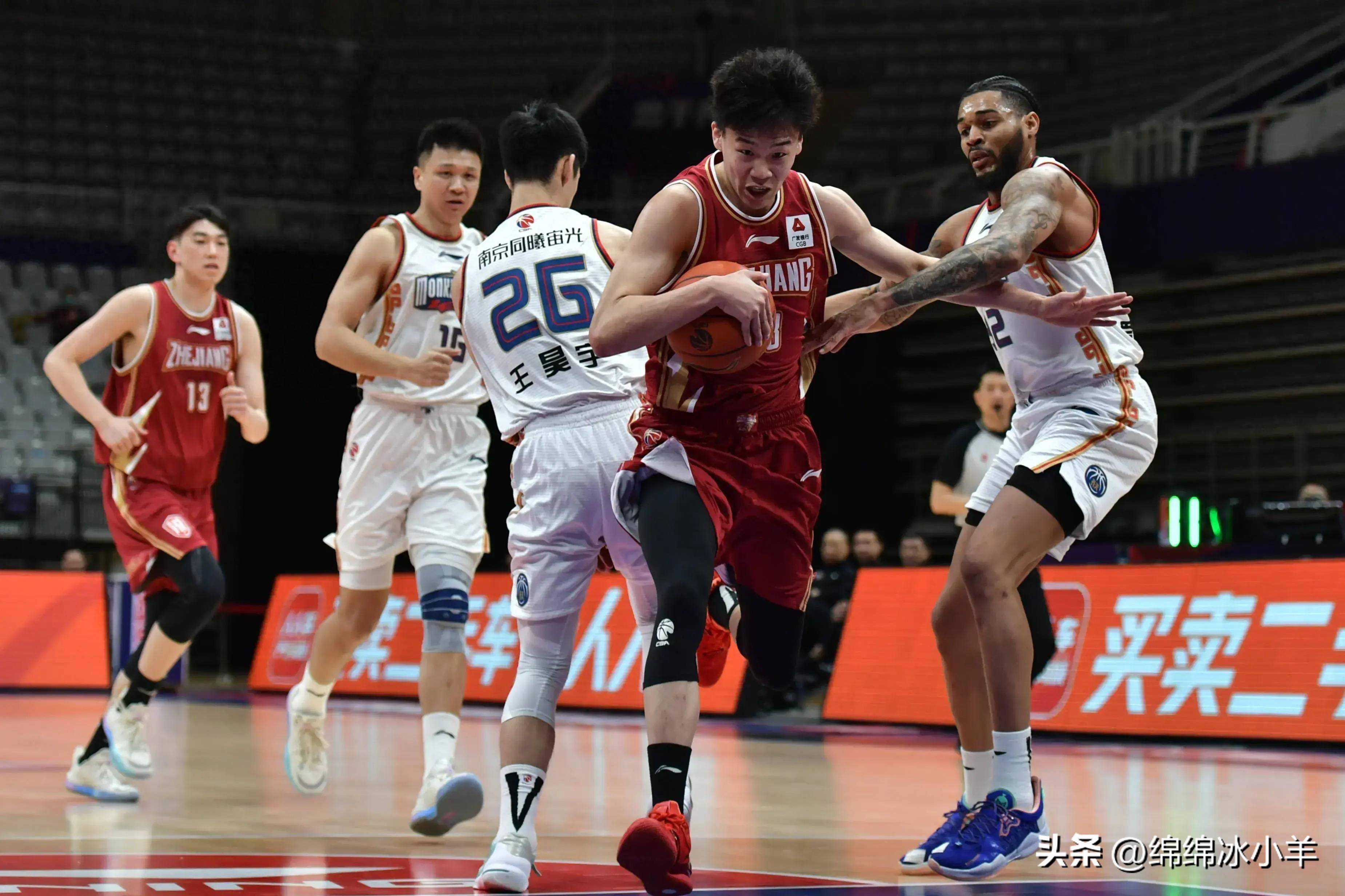 山东队全面爆发,轻取福建男篮 山东队全面爆发,轻取福建男篮