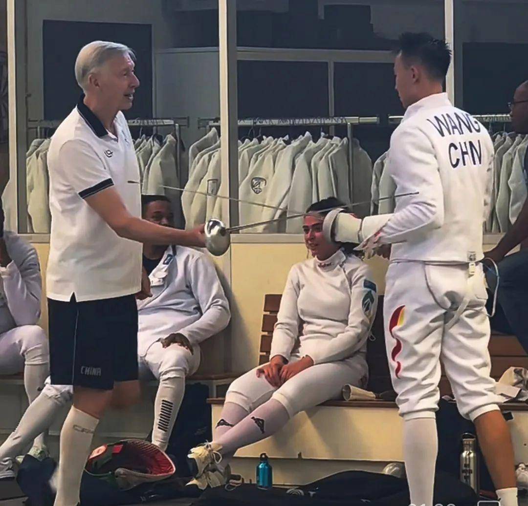 新西兰男子击剑选手技压群雄,夺魁的简单介绍 新西兰男子击剑选手技压群雄,夺魁的简单介绍