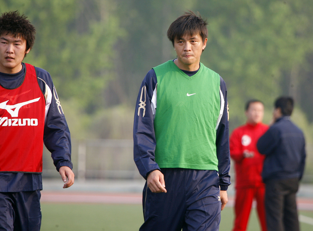 赛场上球员的拼搏精神感动了全场观众