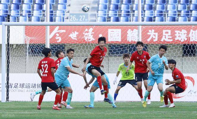 国内足球比赛中精彩纷呈,引人入胜 国内足球比赛中精彩纷呈,引人入胜