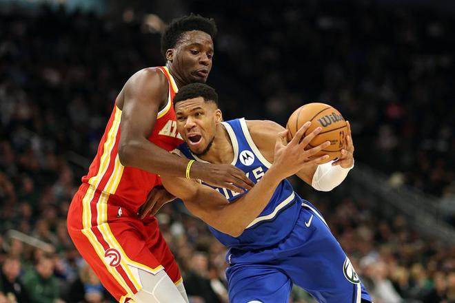 老鹰队与雄鹿队的精彩比赛让人印象深刻 老鹰队与雄鹿队的精彩比赛让人印象深刻