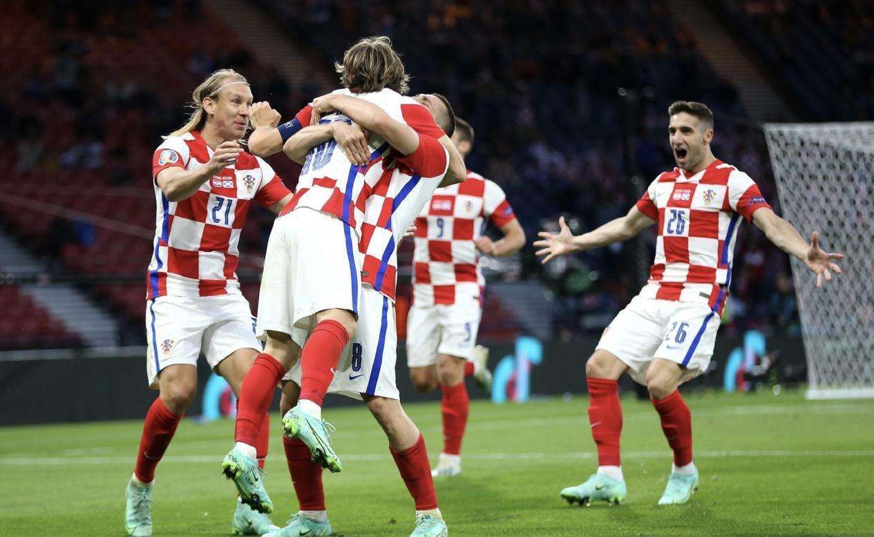 西班牙球队大胜强敌，晋级半决赛