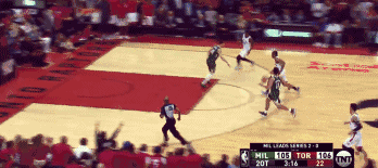 猛龙队主场负于雄鹿队，遭遇连败