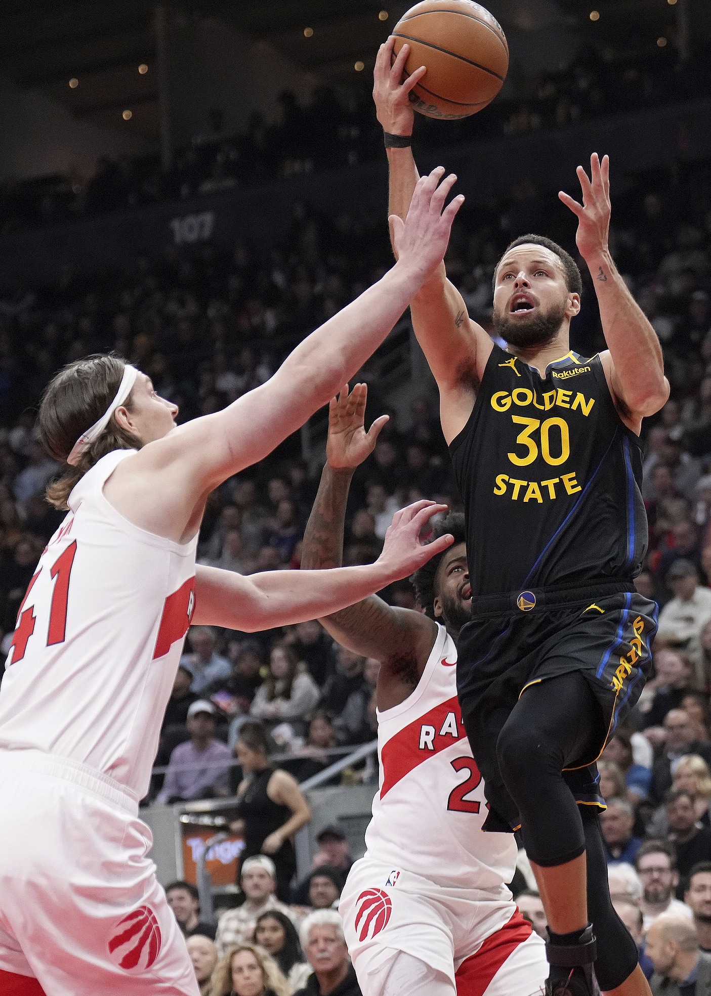 猛龙队球员高效表现,帮助球队取得连胜 猛龙队球员高效表现,帮助球队取得连胜