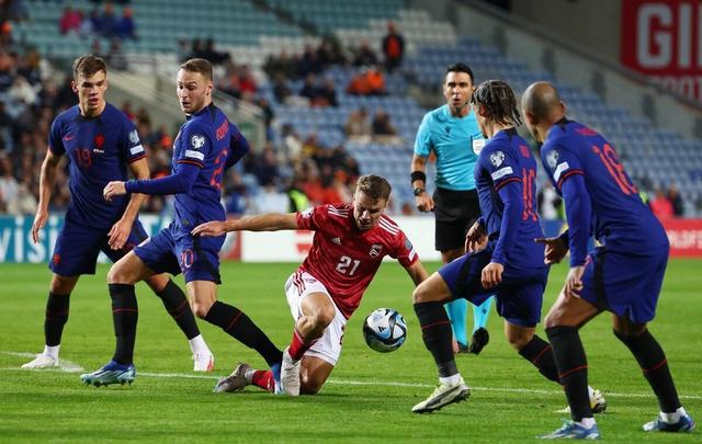 荷兰国家足球队在欧洲锦赛上大胜 荷兰国家足球队在欧洲锦赛上大胜