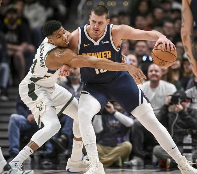 雄鹿再胜雄鹿:当地球迷欢呼连连 雄鹿再胜雄鹿:当地球迷欢呼连连