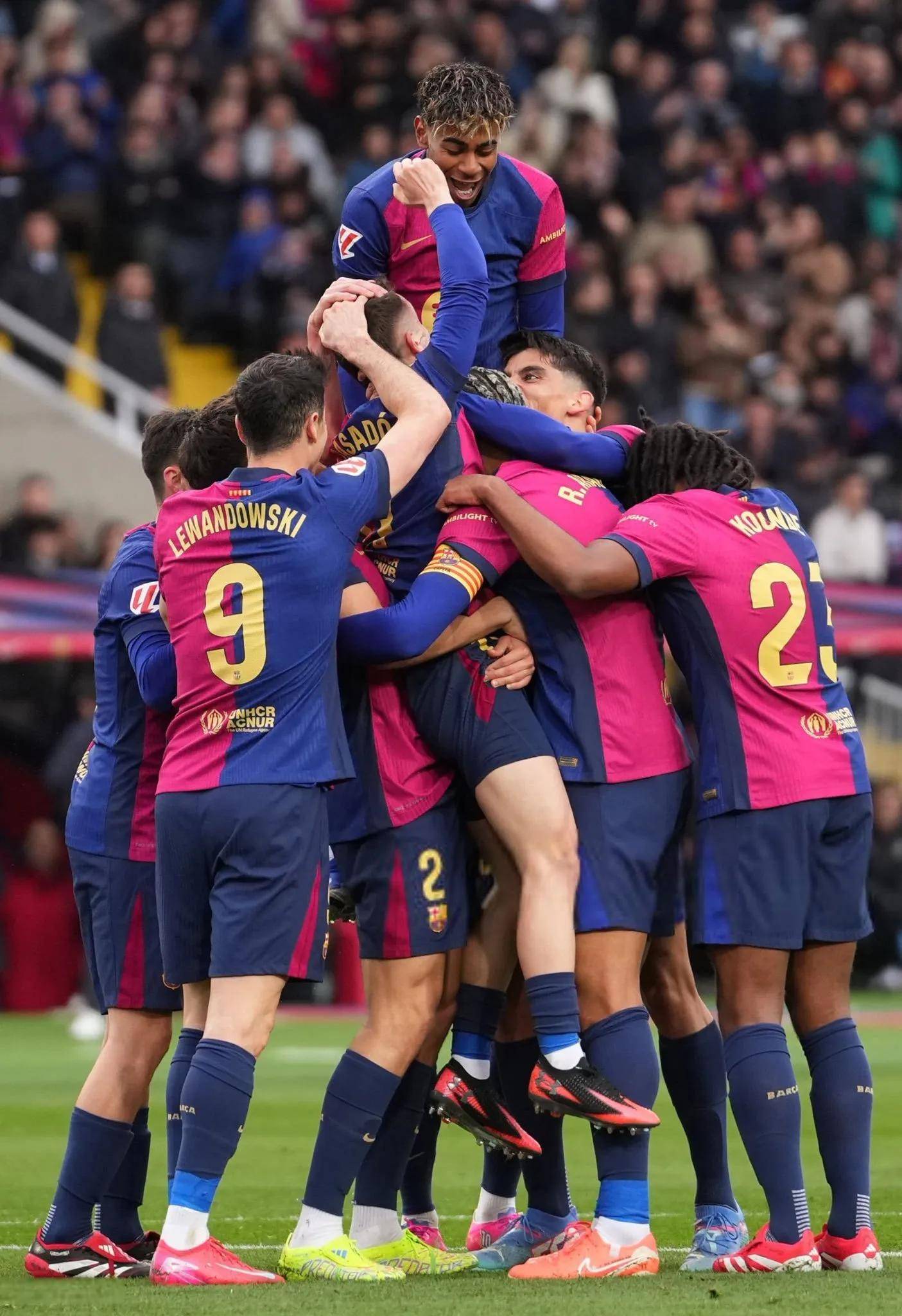 曼联遭遇溃败,告别欧冠赛场 曼联遭遇溃败,告别欧冠赛场