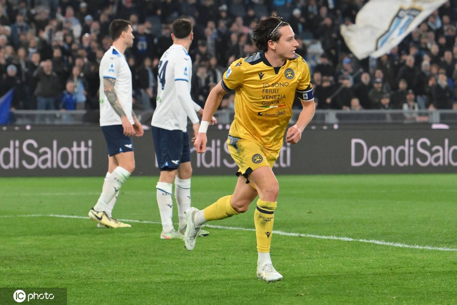 包含拉齐奥客场击败乌迪内斯，欧冠前景一片光明的词条