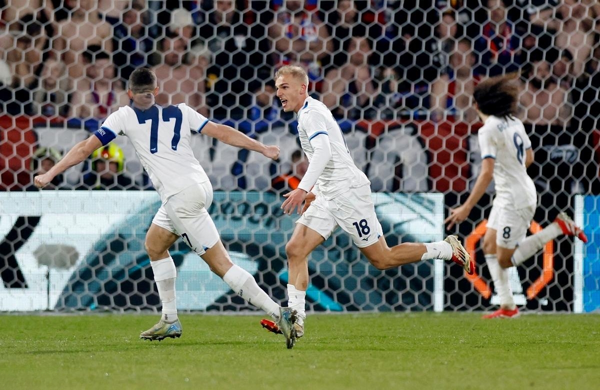 包含拉齐奥客场击败乌迪内斯，欧冠前景一片光明的词条