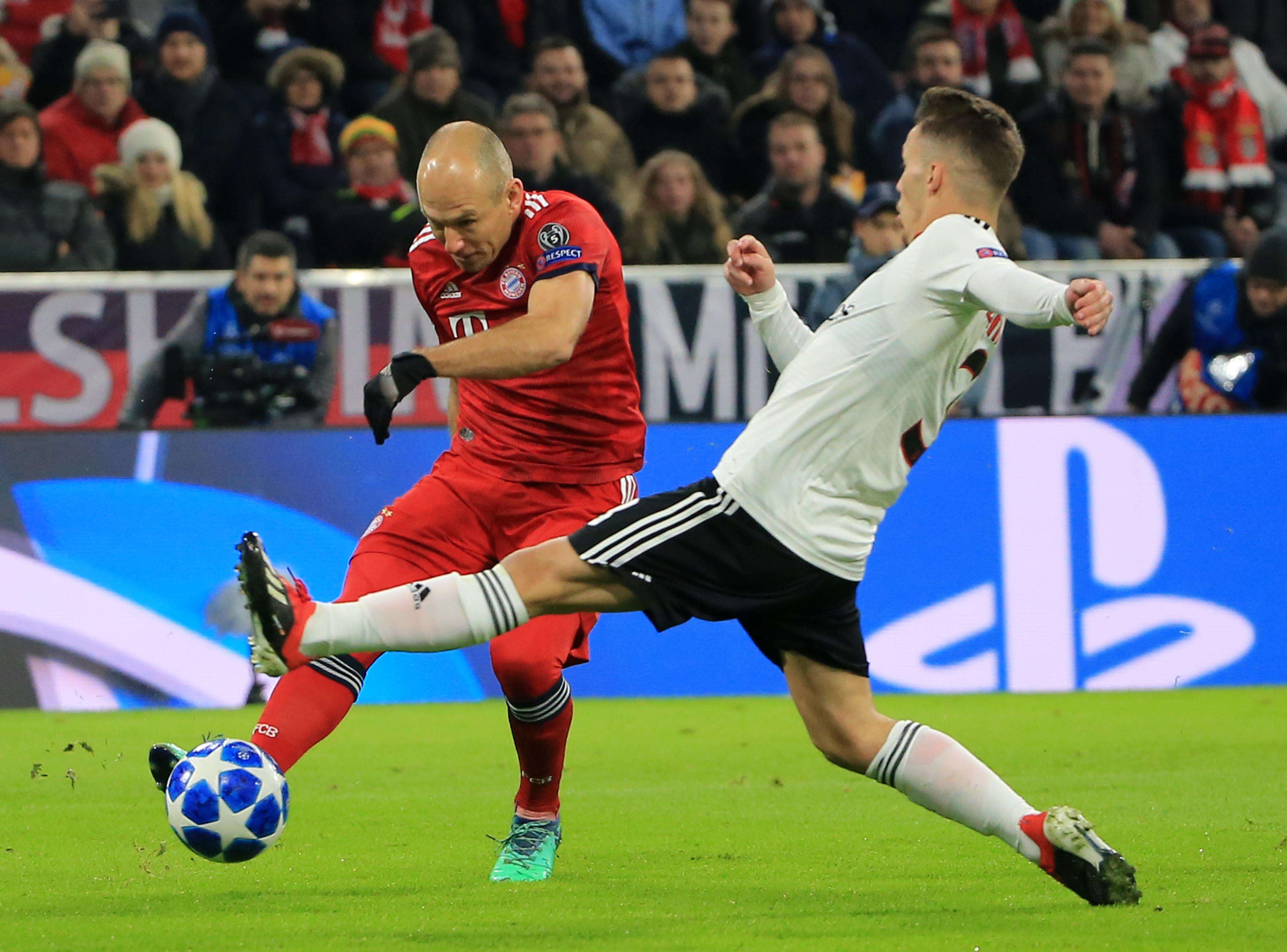 包含荷兰将士备战欧洲杯预选赛，力争取得胜利的词条