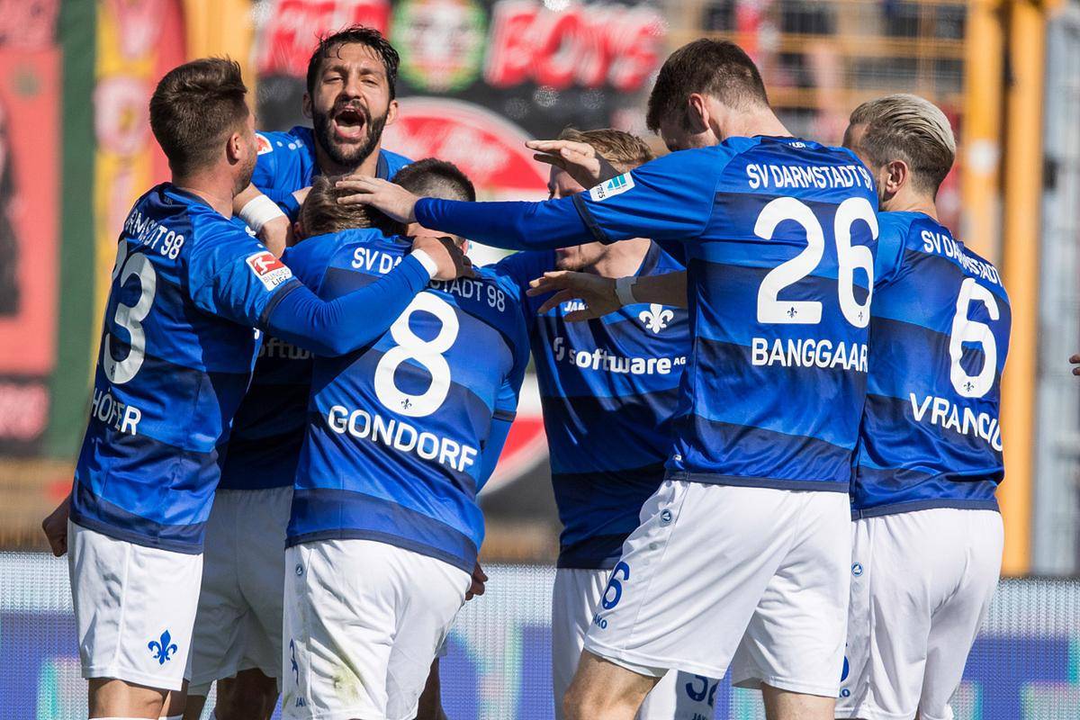 澳大利亚墨尔本城队员努力，夺得胜利的简单介绍