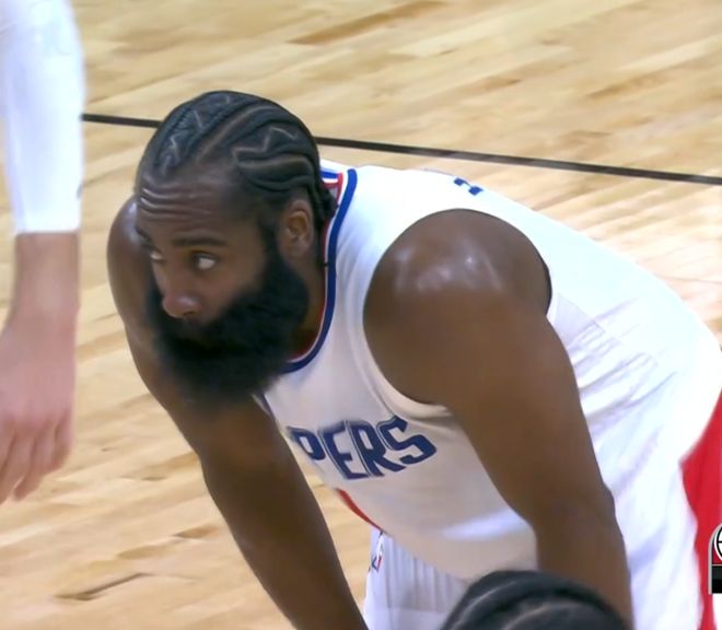 太阳大胜快船，布克轰下42分