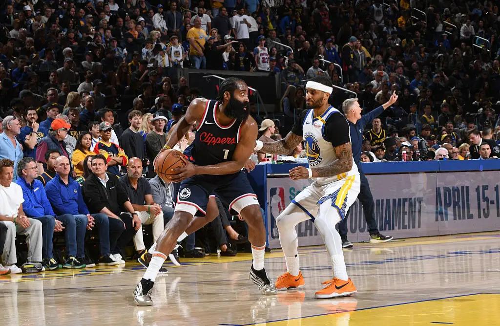 黄蜂惊险赢下公牛迎来胜利 黄蜂惊险赢下公牛迎来胜利