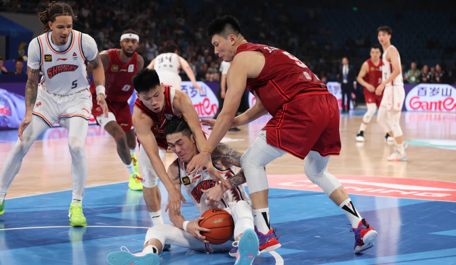 包含火爆混战!球场上掀起强烈碰撞的词条 包含火爆混战!球场上掀起强烈碰撞的词条