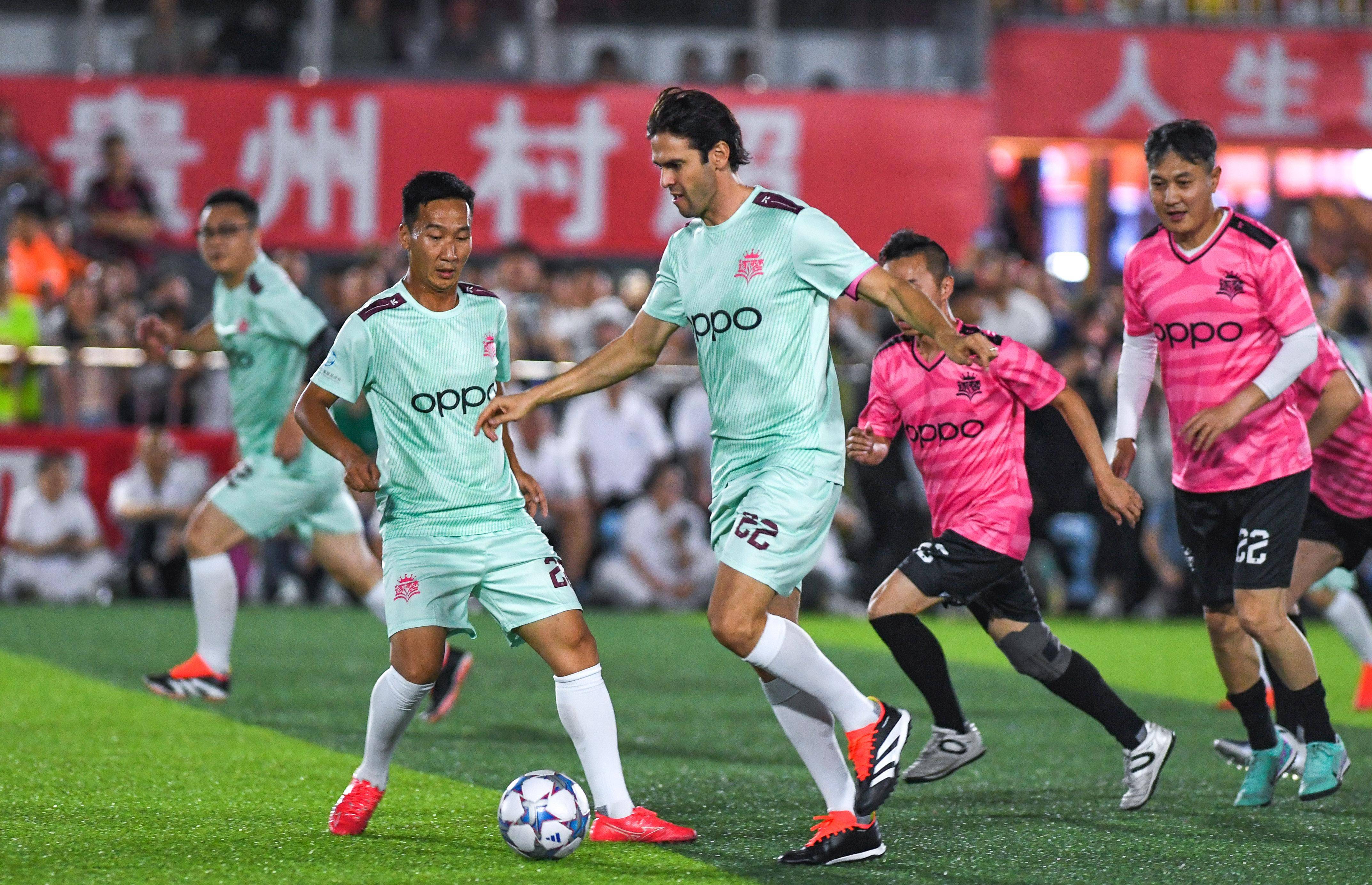 爱超球队在比赛中展现出色实力 爱超球队在比赛中展现出色实力