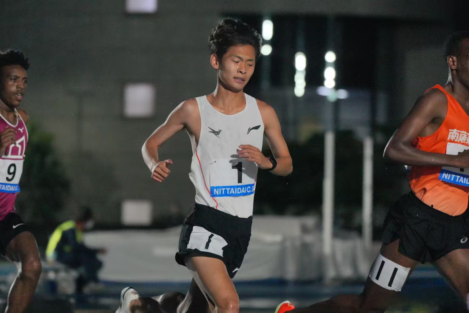 速度之王!选手刷新世界纪录 速度之王!选手刷新世界纪录