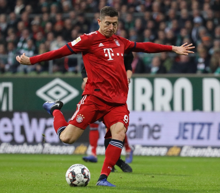 莱万多夫斯基为拜仁慕尼黑锁定胜利，救场英雄的简单介绍