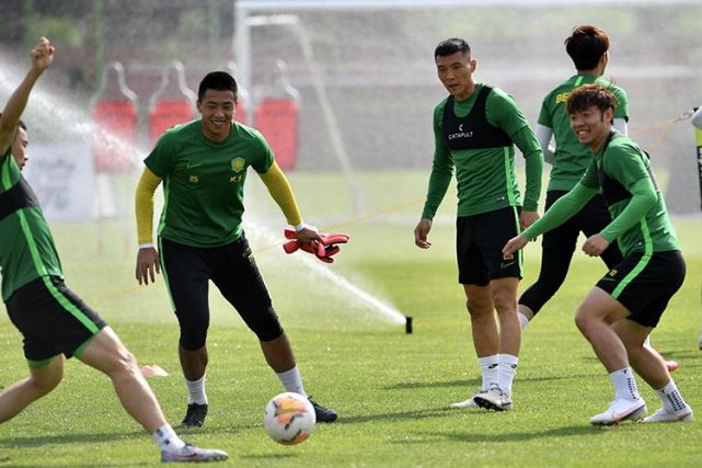 神秘新球员首次亮相场面火热的简单介绍 神秘新球员首次亮相场面火热的简单介绍