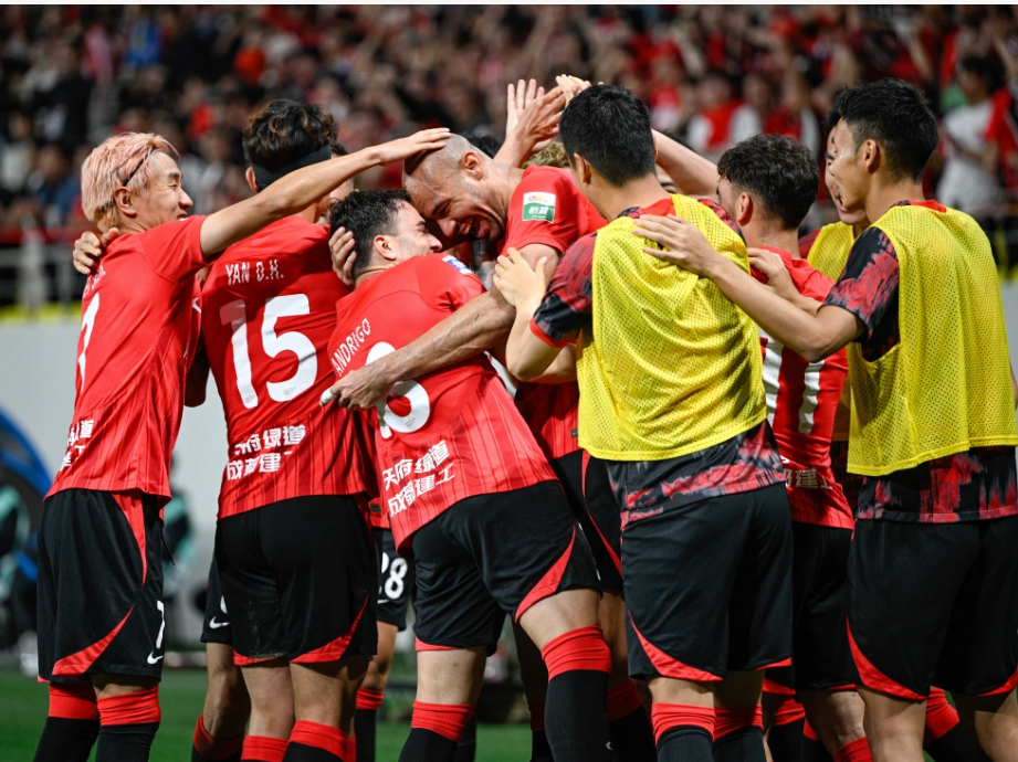 热门球队抢眼表现,攻防两端势如破竹 热门球队抢眼表现,攻防两端势如破竹